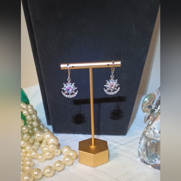 Lovely Rhinestone Charm Earrings So Pretty and Shimmering - Picture 2 of 15